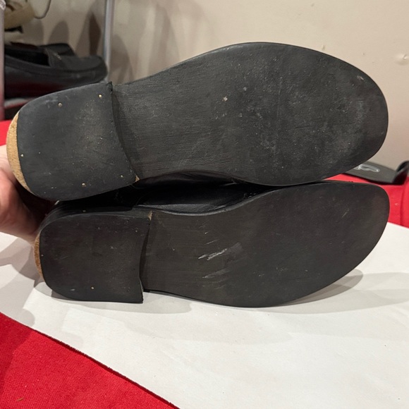 Elegant Black Men's Lace-Up Brogue Boots - Picture 6 of 6